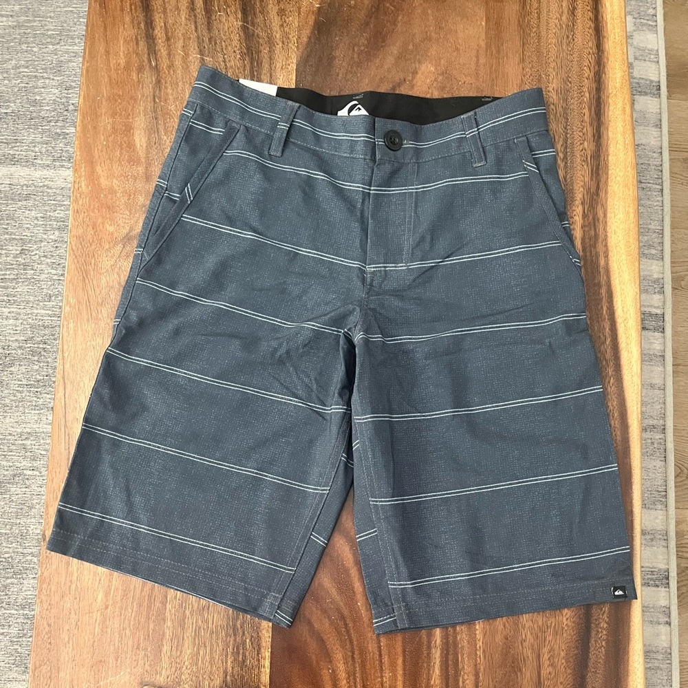 Quiksilver boys/young men's quick dry shorts. Color: Dark Shadow. Size 14. NWT